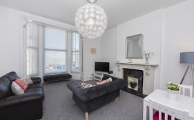 Spacious One Bedroom Apartment With A Sofa Bed Offering A Sea View Sleeps Four